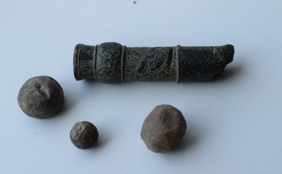 Das Fragment einer Handbüchse wurde 2023 in Kletzke entdeckt. Bildnachweis: Landkreis Prignitz