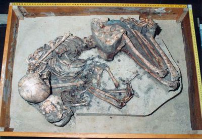 In seinem Vortrag erläutert Leon Dierkes verschiedene Bestattungsformen der Jungsteinzeit und Bronzezeit. Fotonachweis: Brandenburgisches Landesamt für Denkmalpflege und Archäologisches Landesmuseum